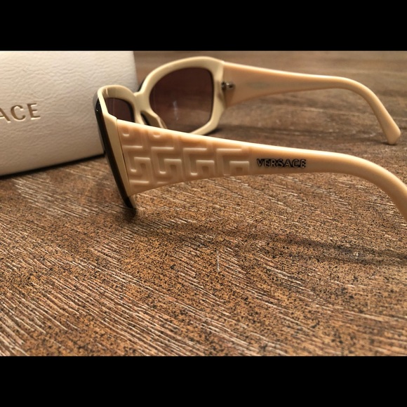 Versace sunglasses - Picture 2 of 4